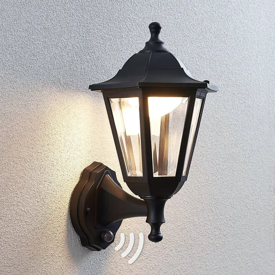Lindby Applique da esterni LED Iavo con sensore, nera
