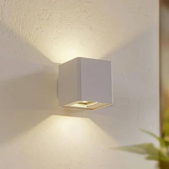 Applique da esterni LED Lucande Aaron, bianca, IP54