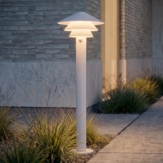 Lucande Montaro Lampione LED con Sensore, 110 cm, Bianco