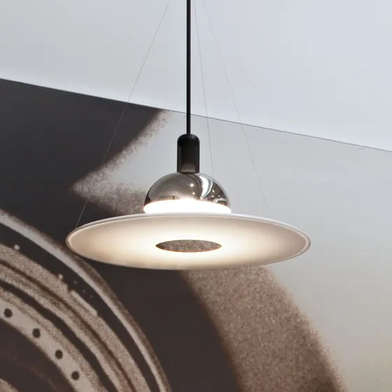 Lampada a sospensione FLOS Frisbi - Design Moderno in Opale e Cromo