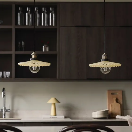 Globen Lighting Lampada a sospensione COBBLER crema/ottone Ø 25 cm