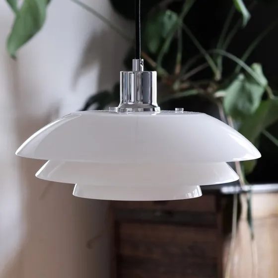 Dyberg Larsen DL31 Lampada a Sospensione in Vetro Opale e Cromo
