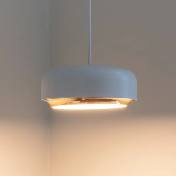 UMAGE Hazel Mini Lampada a Sospensione Bianca con Finitura Ottone