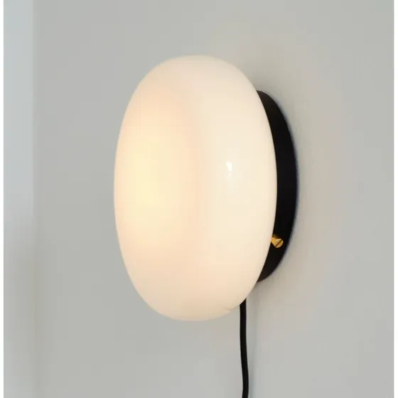 GEJST Applique OPA in vetro opalino e acciaio nero, G9