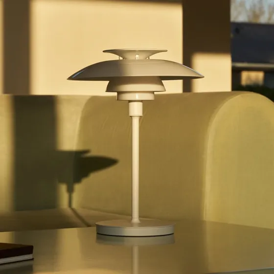 Louis Poulsen PH 80 Lampada da tavolo a batteria, Bianco Opalino, IP44