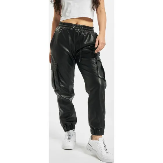 Jeans Cargo Urban Classics in Similpelle con Coulisse, Neri