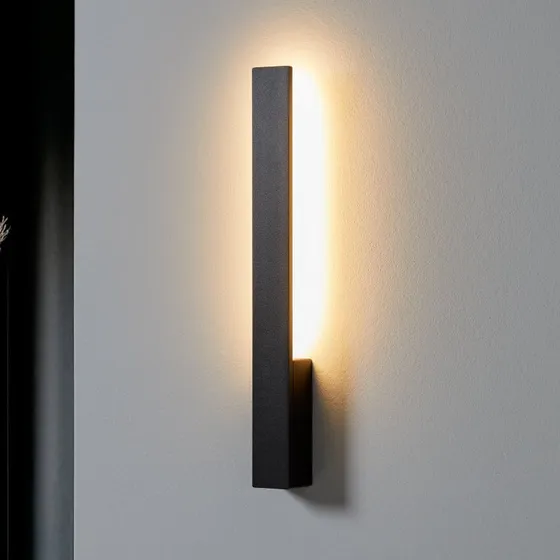 Applique da Parete Ivano Black - Design Moderno in Alluminio