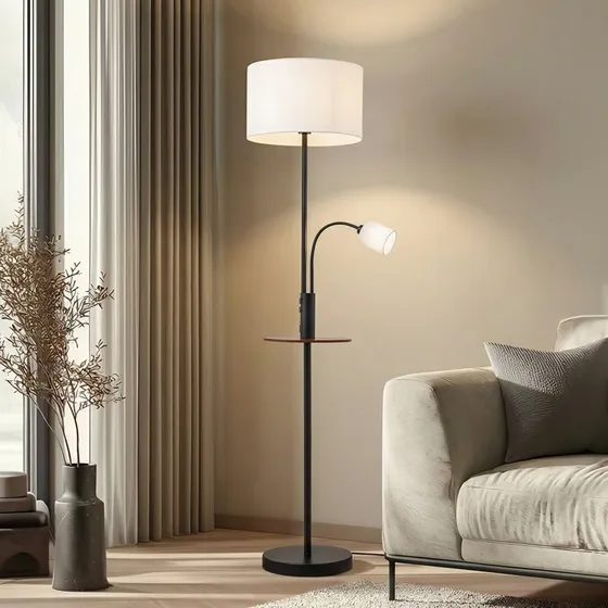 Lindby Lampada da terra Aovan nera con ripiano e porta USB