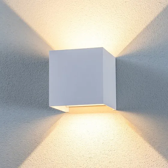 Applique da esterni LED Lindby Nivar Square, bianca, angolare