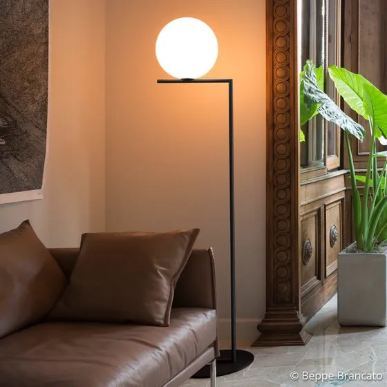 Flos IC F1 Piantana Nero Opaco con Sfera in Vetro