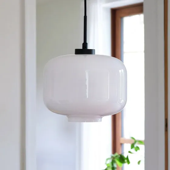 Lampada a sospensione Dyberg Larsen Arp, Vetro Opalino, Ø 30 cm