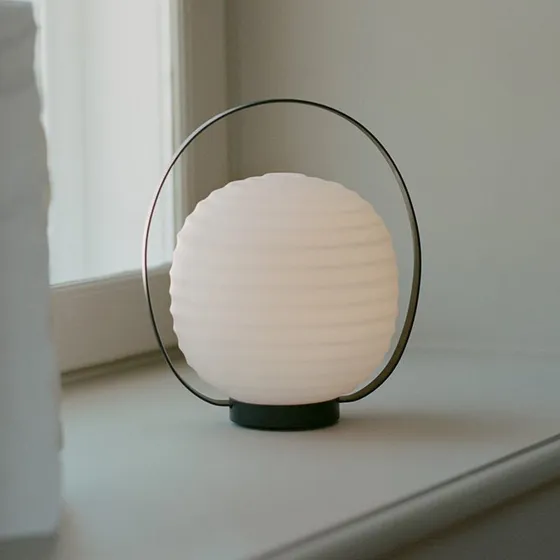 New Works Lantern Lampada da Tavolo LED Ricaricabile