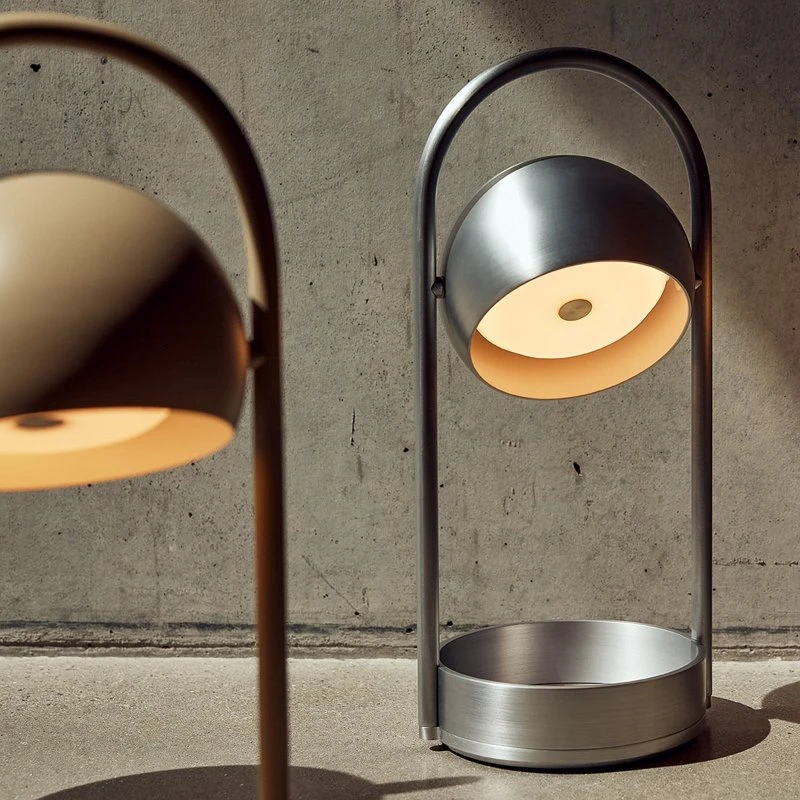 FRANDSEN Lampada da tavolo LED ricaricabile Ball Portable - Grigio sabbia