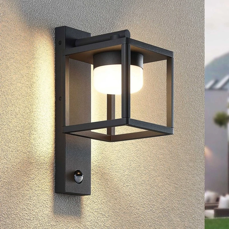 Lucande Applique da esterno Timio con sensore e faretto - Grigio Scuro