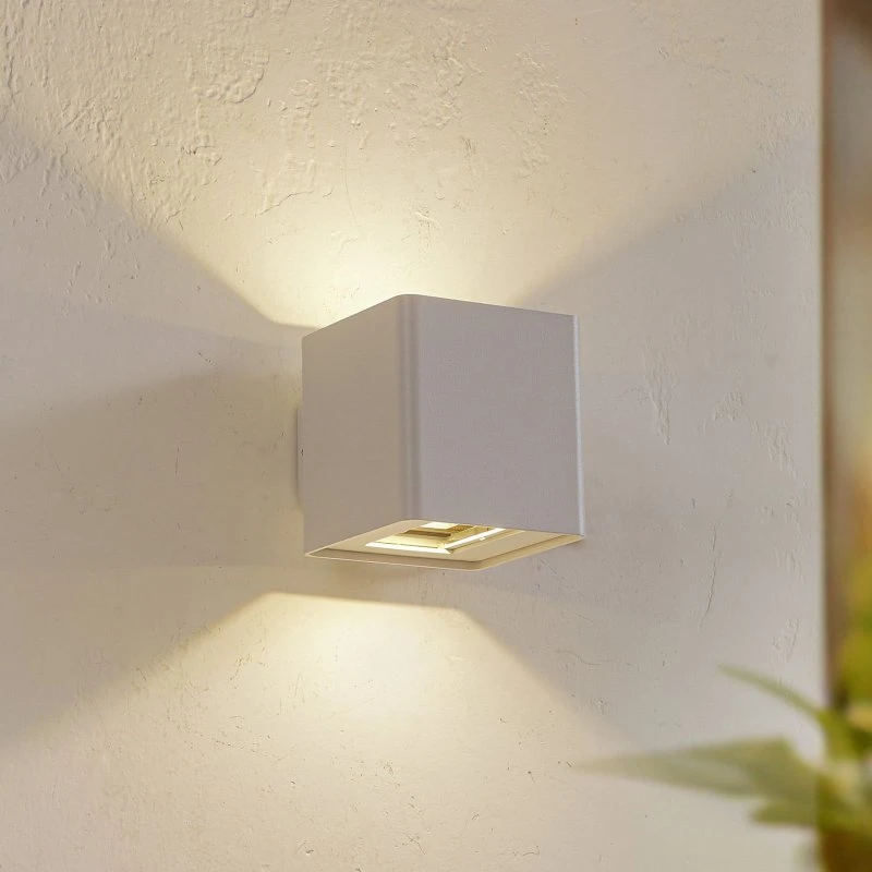 Applique da esterni LED Lucande Aaron, bianca, IP54