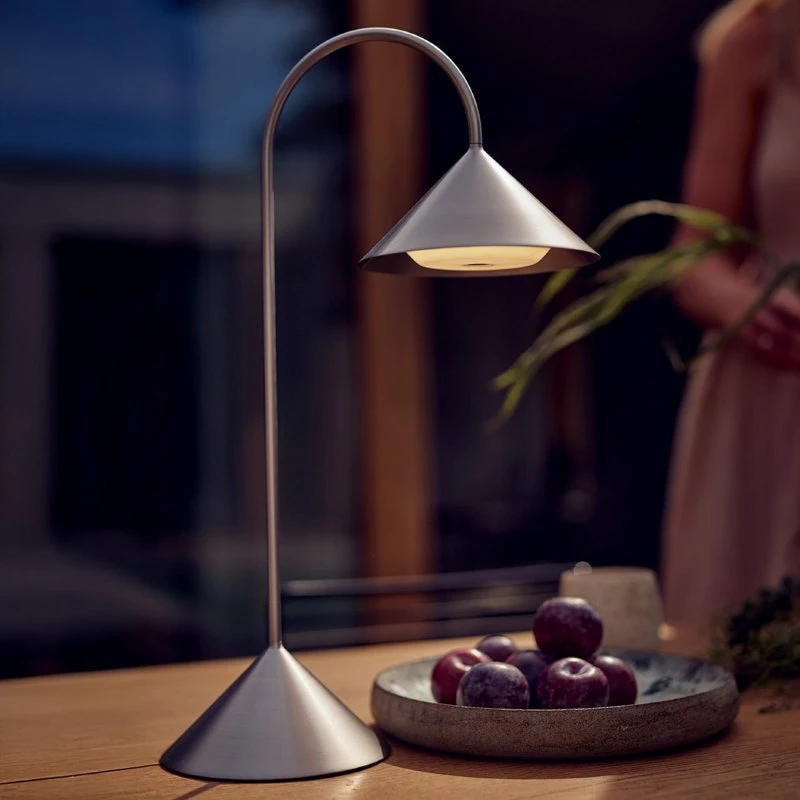 FRANDSEN Lampada da tavolo LED ricaricabile Grasp in acciaio inossidabile