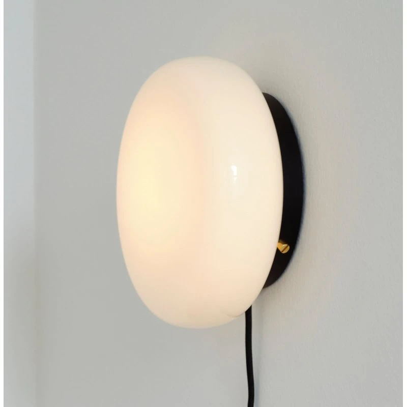 GEJST Applique OPA in vetro opalino e acciaio nero, G9