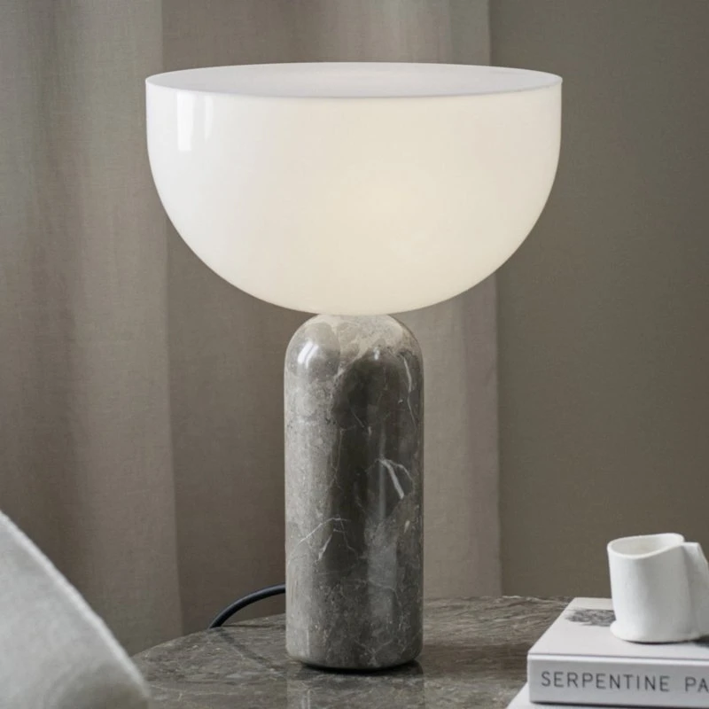 New Works Kizu Small Lampada da Tavolo in Marmo e Acrilico