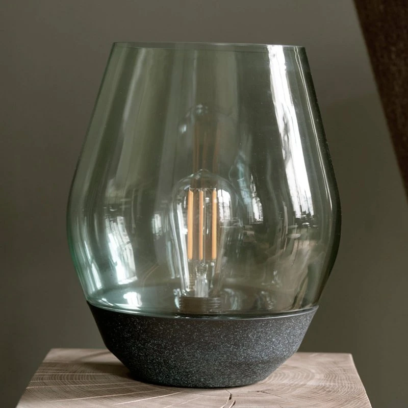 New Works Lampada da tavolo Bowl, rame e vetro grigio fumé