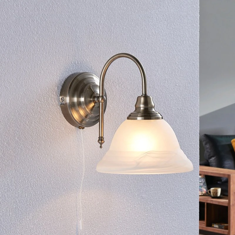 Lindby Hanna Applique da Parete in Ottone Antico e Vetro Opalino