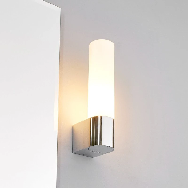 Luce da specchio Lindby Melike, 27 cm, Cromo, IP44 con Presa