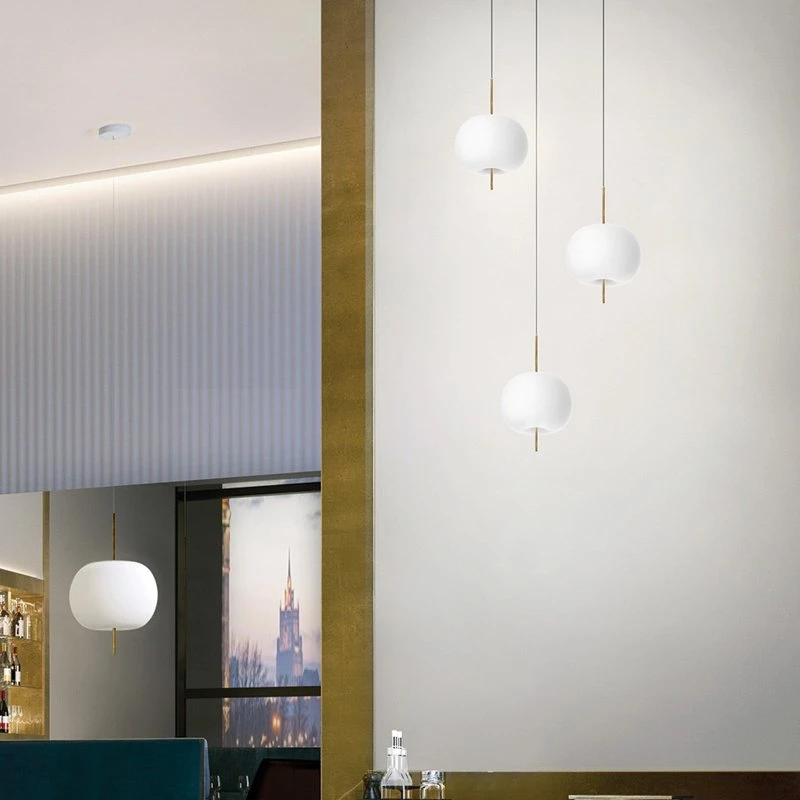 Lampada a sospensione Kushi kdln, ottone e vetro bianco, Ø 33 cm