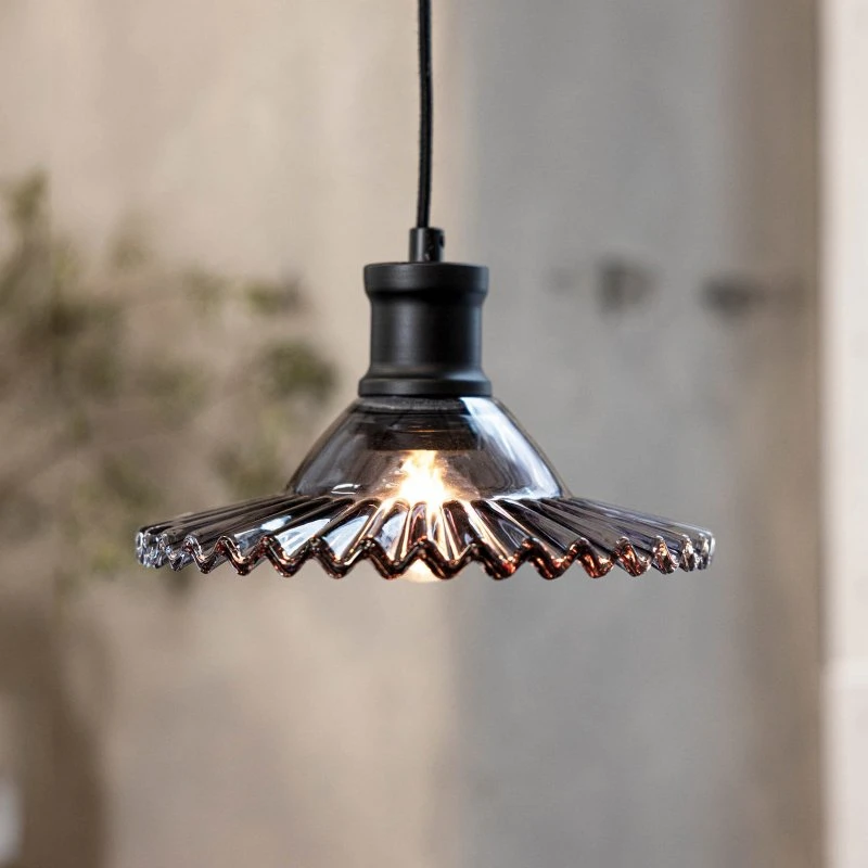 Markslöjd Lampada a sospensione Novia, vetro fumé nero, Ø 21,5 cm