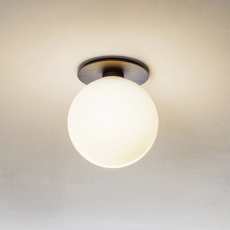 Audo Copenhagen Plafoniera LED TR Bulb, Nero/Opale, 22 cm