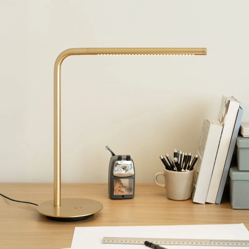 UMAGE Omni V2 Lampada da Tavolo in Ottone Spazzolato