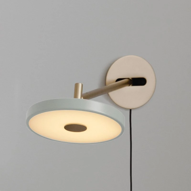 Applique a LED UMAGE Asteria Long, Oliva/Ottone