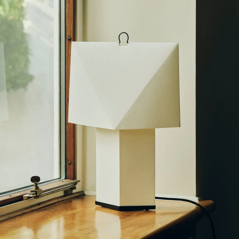 Lampada da tavolo HAY Aplat in carta velina, bianca, 66 cm