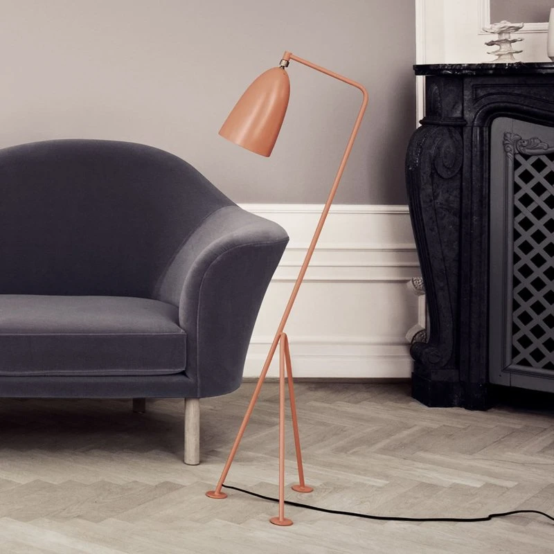 Gubi Gräshoppa Piantana a tre piedi, rosso vintage