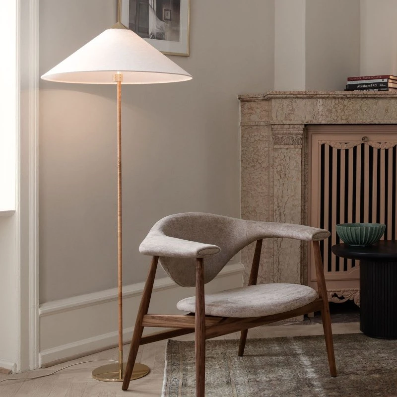 GUBI 9602 Piantana in Ottone con Paralume in Canvas