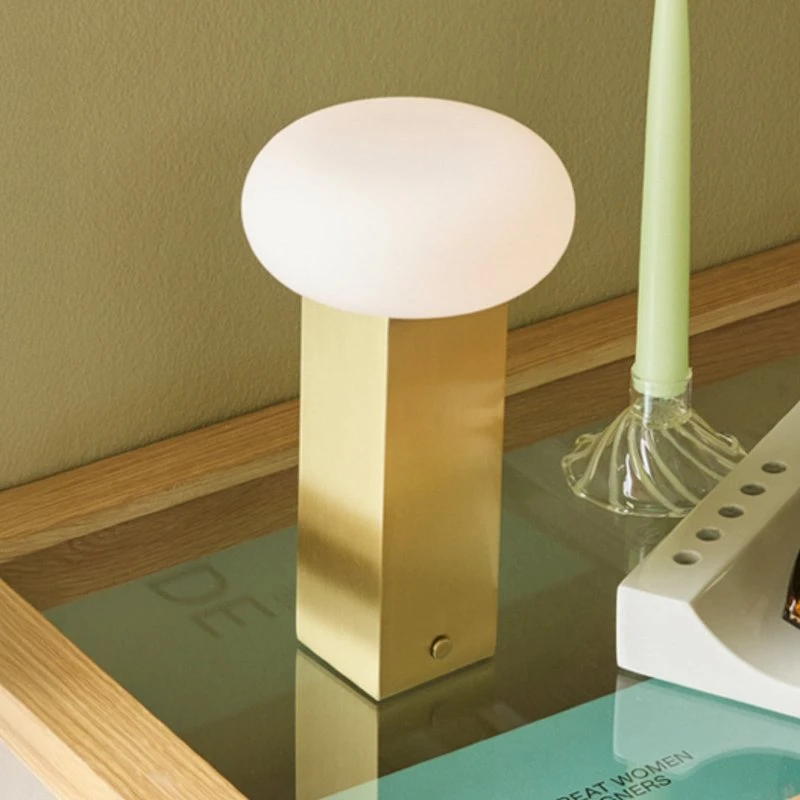 Hübsch Lampada da tavolo LED ricaricabile LOW, Ottone e Vetro